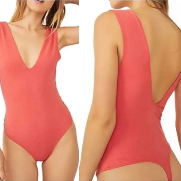 NWT Free People Keep It Sleek Bodysuit Size XS -Pink Pointsetta Scoop Back Shell - Picture 1 of 5
